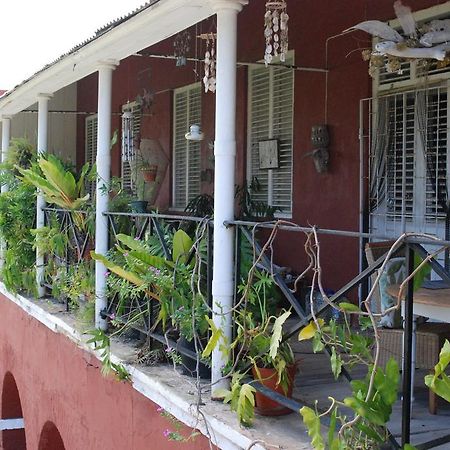 Charming Old World Apartment Bridgetown Luaran gambar