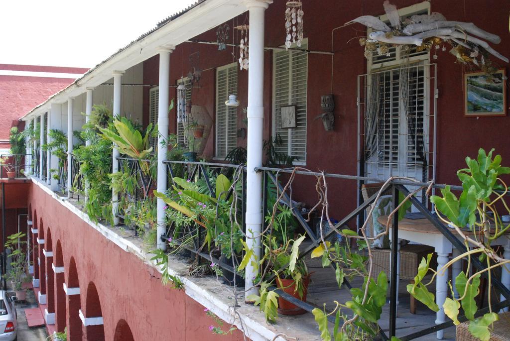 Charming Old World Apartment Bridgetown Luaran gambar