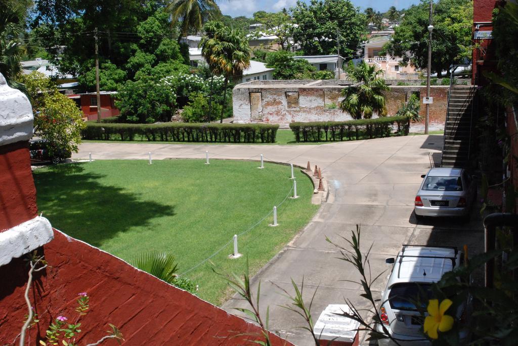 Charming Old World Apartment Bridgetown Luaran gambar
