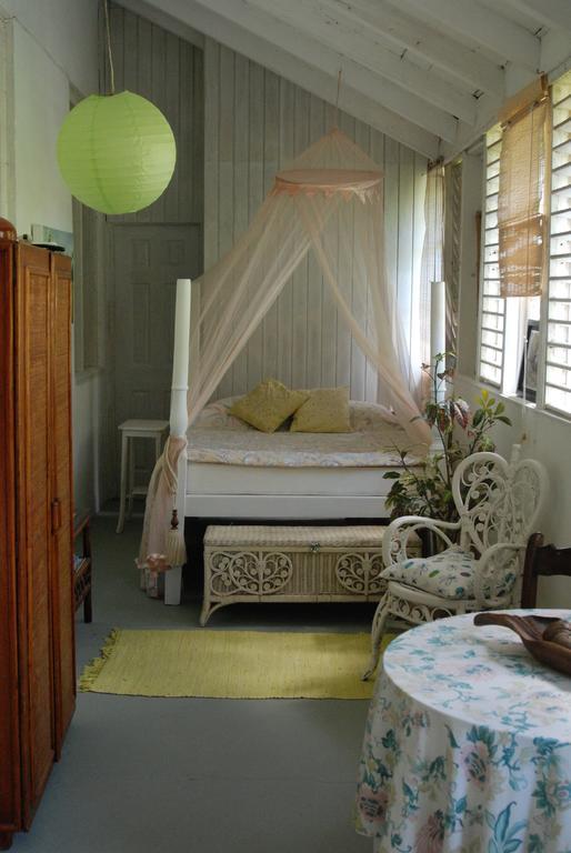 Charming Old World Apartment Bridgetown Luaran gambar