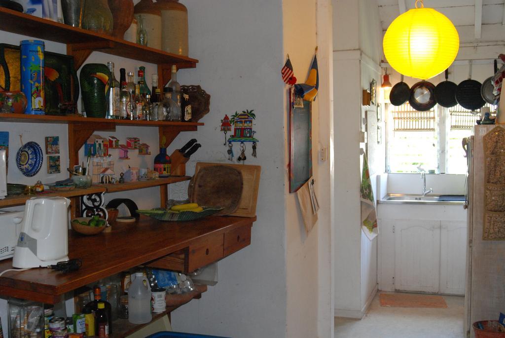 Charming Old World Apartment Bridgetown Luaran gambar