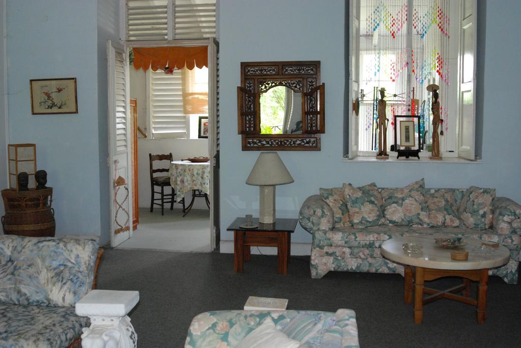 Charming Old World Apartment Bridgetown Luaran gambar